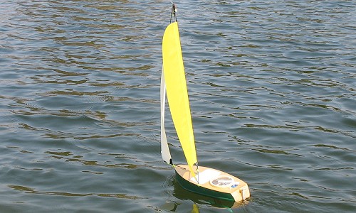 Pond Sprite showing sail twist in main and jib